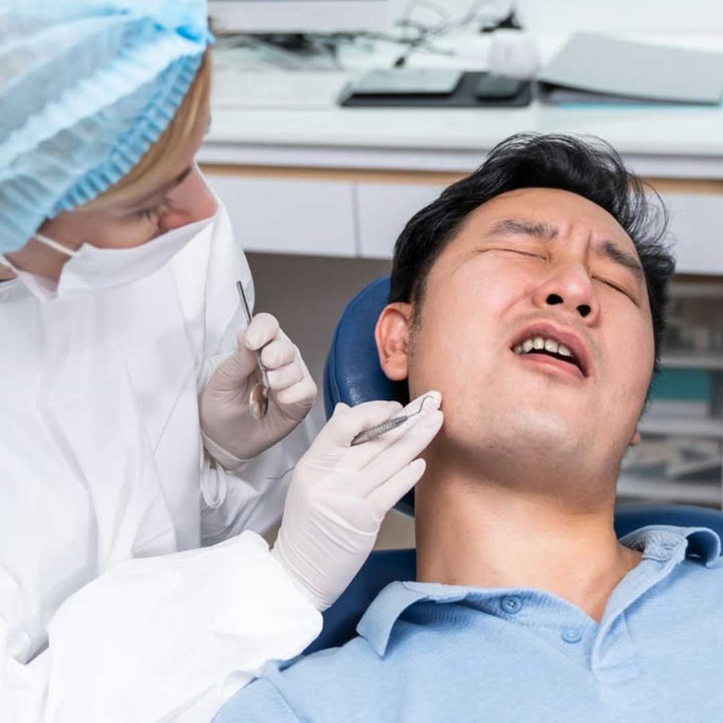 Specialist planning a painless wisdom tooth extraction San Diego using digital 3D models.